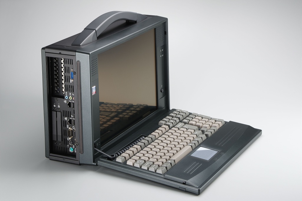 Портативный переносный компьютер. Acme PC cam ca03. Переносной компьютер. Компьютеры стационарные и портативные. Переносной компьютер в чемодане.